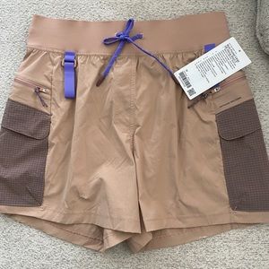Lululemon Multi-Pocket Cargo High Rise Hiking Short 5” inseam size 10